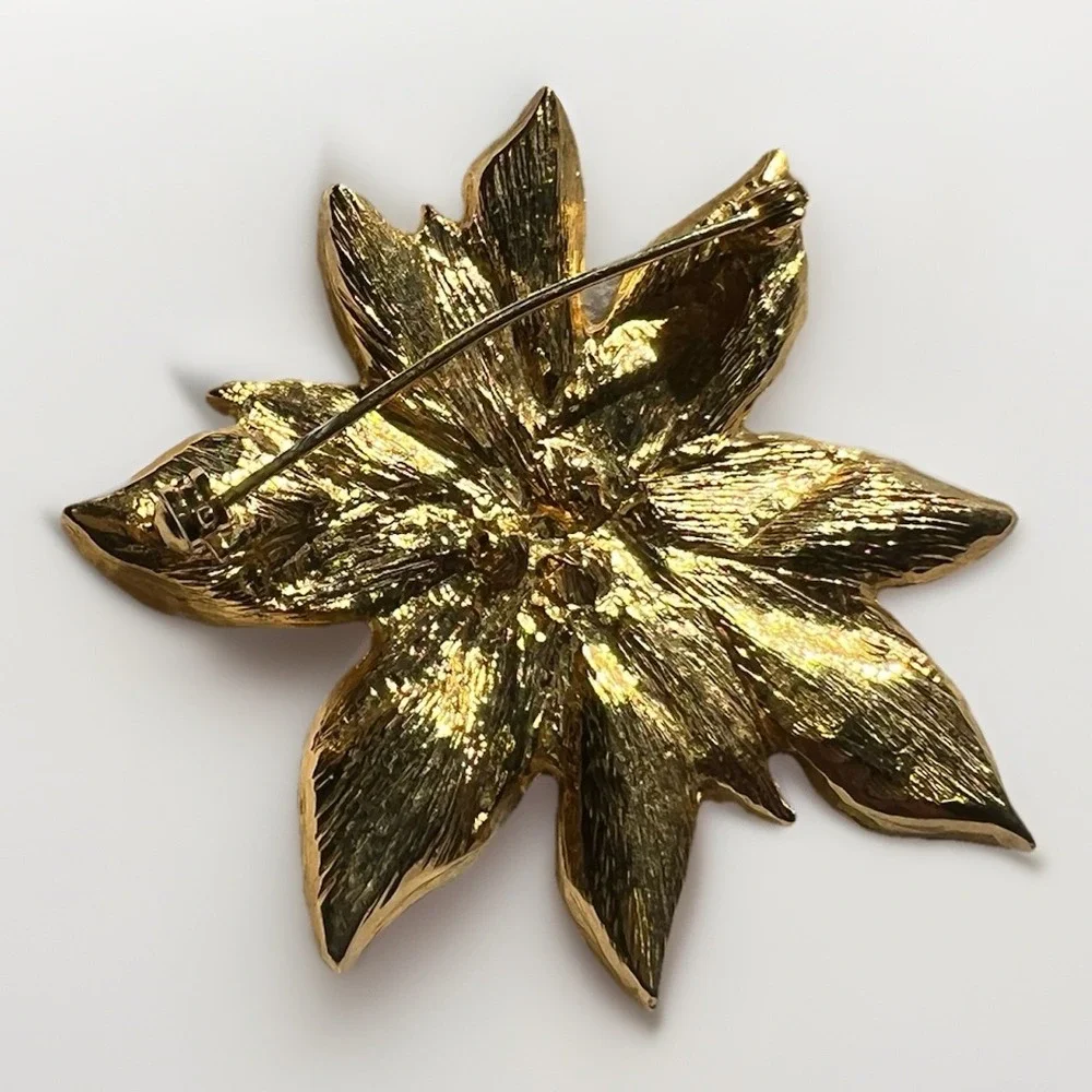 Vintage Red‎ Poinsettia Christmas Flower Gold Tone Broach Pin W Green Leaves